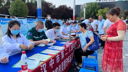 漢中市第二人民醫(yī)院 以專業(yè)服務(wù)守護(hù)“銀齡”健康，2022年老年健康宣傳周暨營養(yǎng)咨詢活動(dòng)側(cè)記