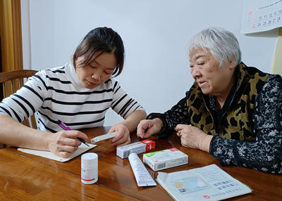 悉心守護(hù)，營養(yǎng)賦能 專業(yè)上門照護(hù)，重?zé)ㄊ苁е情L者生命光彩